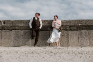 Paarshooting an der Kaimauer vor dem Umbau des Weststrandes nahe des Standesamtes von Norderney.